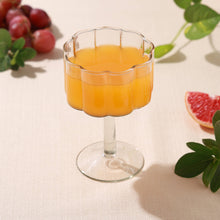 Load image into Gallery viewer, Daisy Wine Glass Clear S