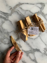 Load image into Gallery viewer, Palo Santo 3 stick bundle, 2 to 3 inch sticks