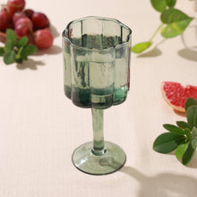Load image into Gallery viewer, Daisy Wine Glass Green L