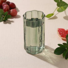Load image into Gallery viewer, Daisy Drinking Glass Green