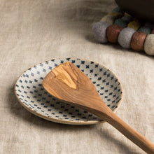 Load image into Gallery viewer, Cream &amp; Navy Lattice Spoon Rest

