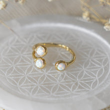Load image into Gallery viewer, Luciana Ring 3 stones
