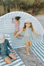 Load image into Gallery viewer, Oversized Beach Pop up Tent
